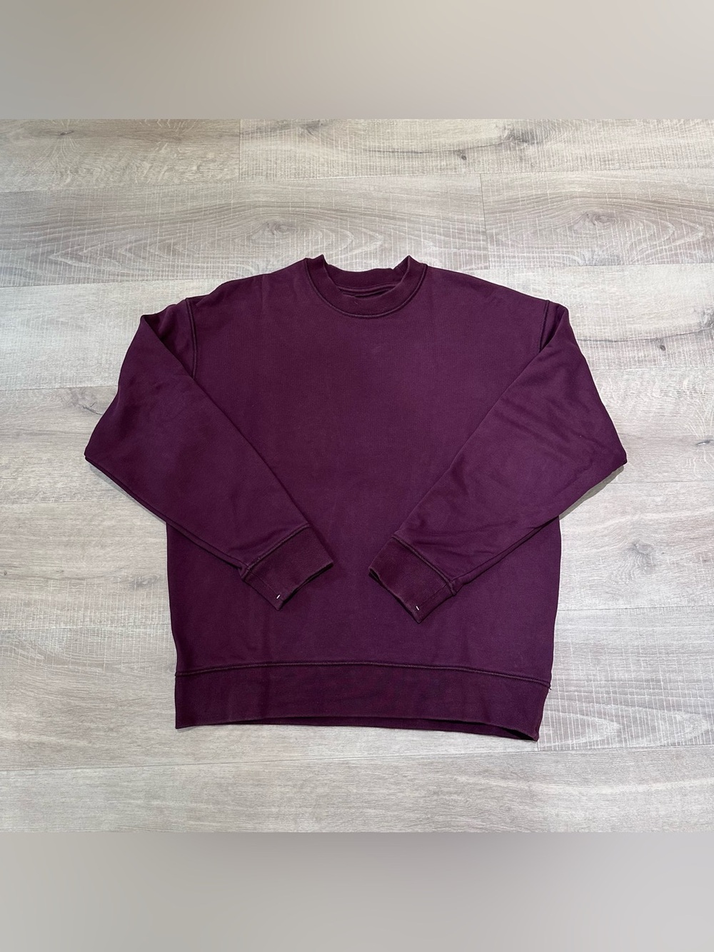 Banana Republic Men’s Burgundy Crewneck Sweatshirt. In great condition, no flaws